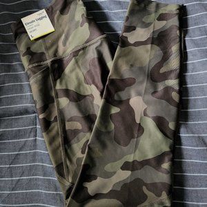 Old Navy Green Camo 7/8 NWT